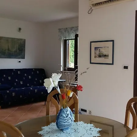 Freistehender Perla Mit Garten Und Grill