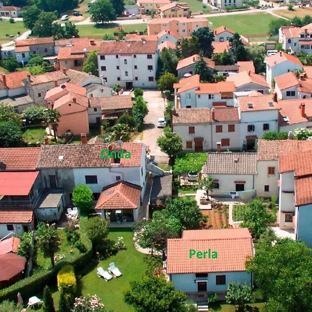 Freistehender Perla Mit Garten Und Grill Prázdninový dům Funtana